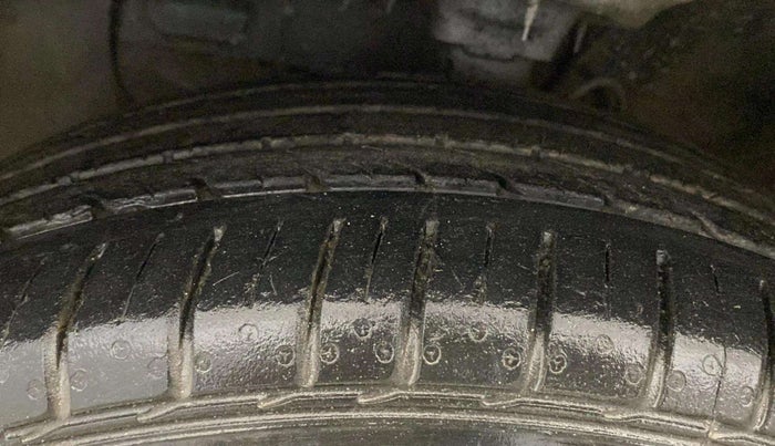 2016 Hyundai Elite i20 ASTA 1.2 (O), Petrol, Manual, 27,512 km, Left Front Tyre Tread