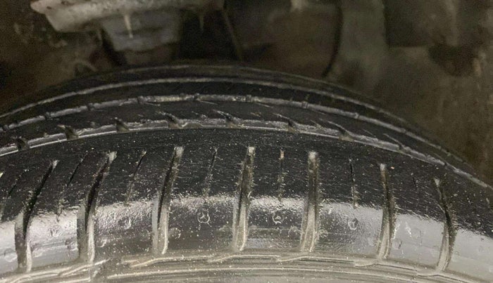 2016 Hyundai Elite i20 ASTA 1.2 (O), Petrol, Manual, 27,512 km, Right Front Tyre Tread