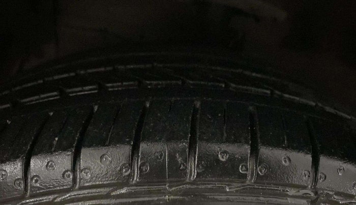 2021 Maruti Ciaz ALPHA  AT 1.5 SHVS PETROL, Petrol, Automatic, 68,181 km, Left Front Tyre Tread