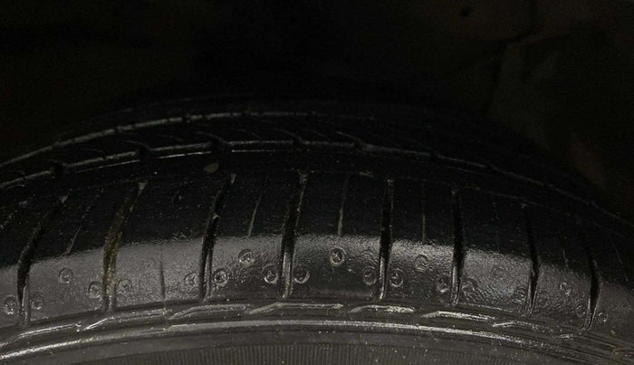 2021 Maruti Ciaz ALPHA  AT 1.5 SHVS PETROL, Petrol, Automatic, 68,181 km, Right Front Tyre Tread