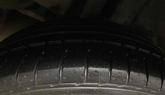 2021 Maruti Ciaz ALPHA  AT 1.5 SHVS PETROL, Petrol, Automatic, 68,181 km, Right Rear Tyre Tread