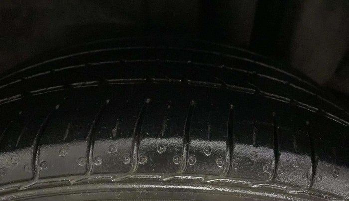 2021 Maruti Ciaz ALPHA  AT 1.5 SHVS PETROL, Petrol, Automatic, 68,181 km, Left Rear Tyre Tread