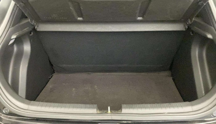 2017 Hyundai Elite i20 SPORTZ 1.2, Petrol, Manual, 93,575 km, Boot Inside