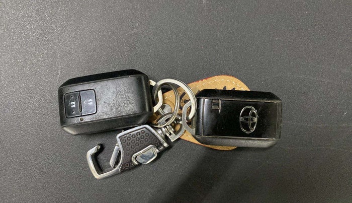 2020 Toyota Glanza G, Petrol, Manual, 54,743 km, Key Close Up