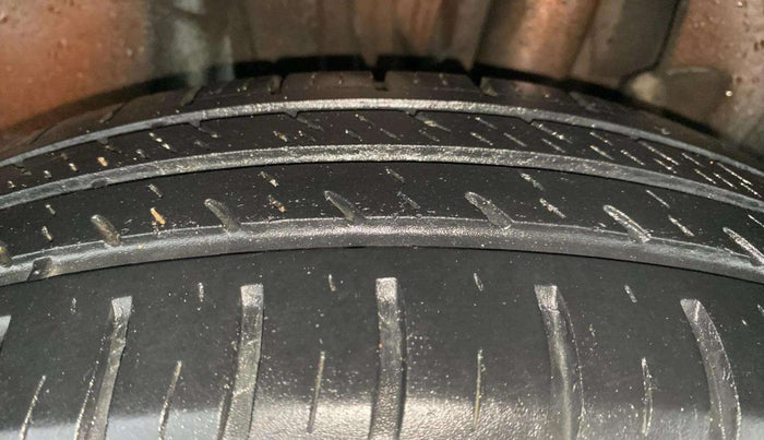 2018 Maruti Swift VXI, Petrol, Manual, 1,11,826 km, Left Rear Tyre Tread