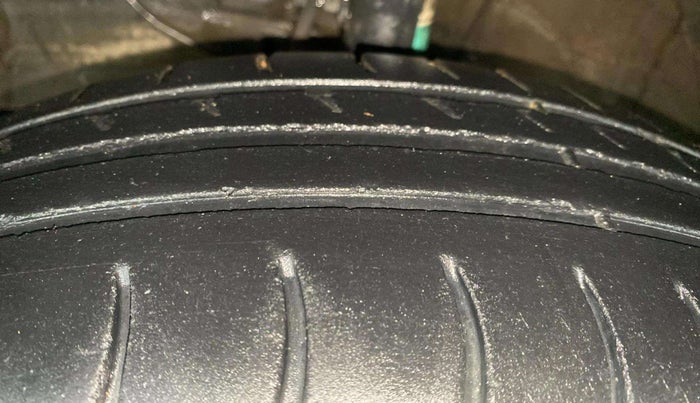 2018 Maruti Swift VXI, Petrol, Manual, 1,11,826 km, Left Front Tyre Tread