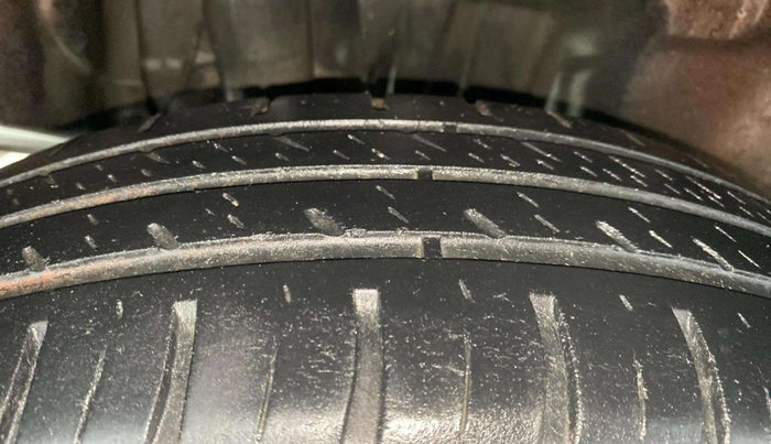 2018 Maruti Swift VXI, Petrol, Manual, 1,11,826 km, Right Rear Tyre Tread
