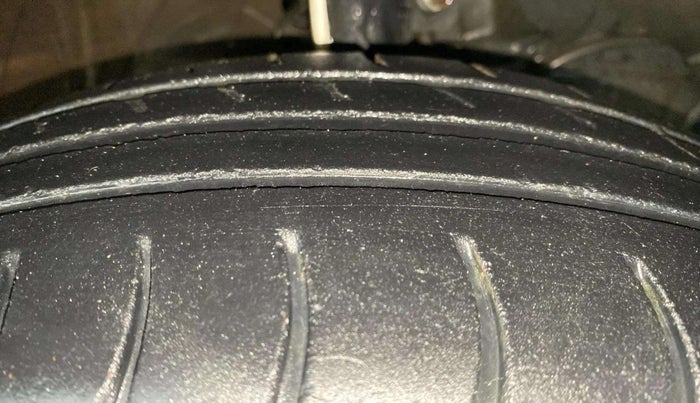 2018 Maruti Swift VXI, Petrol, Manual, 1,11,826 km, Right Front Tyre Tread