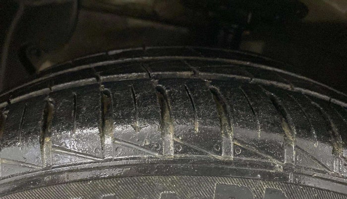 2015 Hyundai Xcent S 1.2, Petrol, Manual, 32,765 km, Left Front Tyre Tread