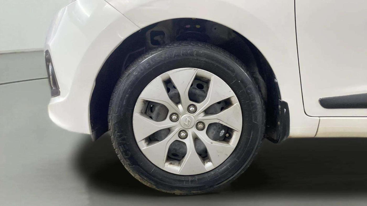 2015 Hyundai Xcent S 1.2, Petrol, Manual, 32,765 km, Left Front Wheel