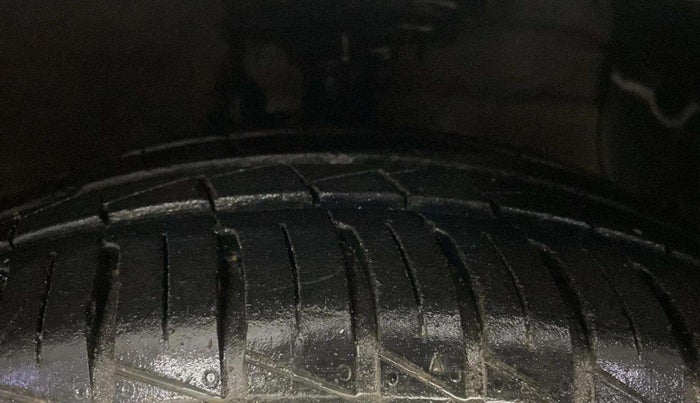 2015 Hyundai Xcent S 1.2, Petrol, Manual, 32,765 km, Right Front Tyre Tread