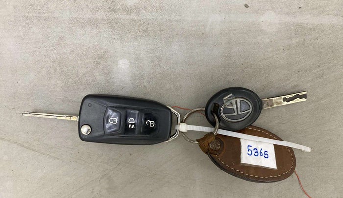 2019 Tata NEXON XM PETROL, Petrol, Manual, 17,376 km, Key Close Up