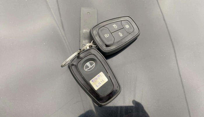 2023 Tata ALTROZ  XZA Plus Sunroof Dark Edition, Petrol, Automatic, 41,837 km, Key Close Up