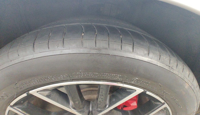 2011 BMW 6 Series 650 I CONVERTIBLE, Petrol, Automatic, 25,688 km, Right Rear Tyre Tread