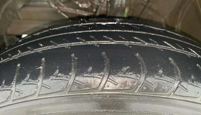 2019 Maruti Swift VXI, Petrol, Manual, 71,634 km, Right Front Tyre Tread