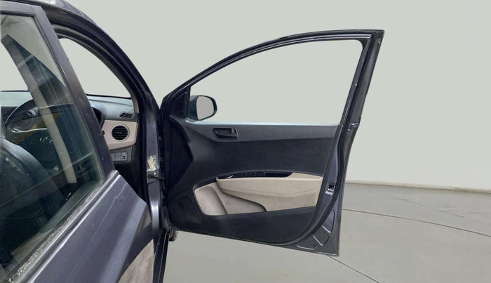 2017 Hyundai Xcent E+, Petrol, Manual, 47,493 km, RHS Front Door