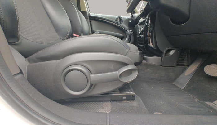 2013 Mini Cooper Countryman 1.6 one 5 Door, Petrol, Automatic, 39,126 km, Driver Side Adjustment Panel