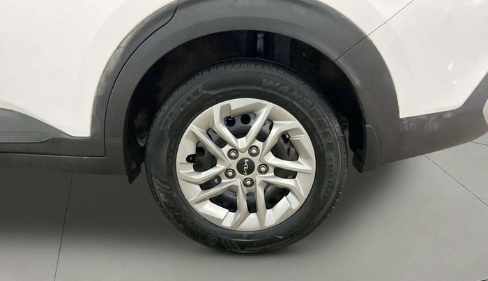 2024 KIA CARENS  PRESTIGE 1.5 TURBO PETROL IMT 7 STR , Petrol, Manual, 26,949 km, Left Rear Wheel