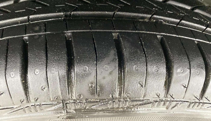 2022 Renault Kwid RXT 1.0 AMT, Petrol, Automatic, 45,414 km, Left Front Tyre Tread