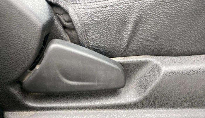 2022 Renault Kwid RXT 1.0 AMT, Petrol, Automatic, 45,414 km, Driver Side Adjustment Panel
