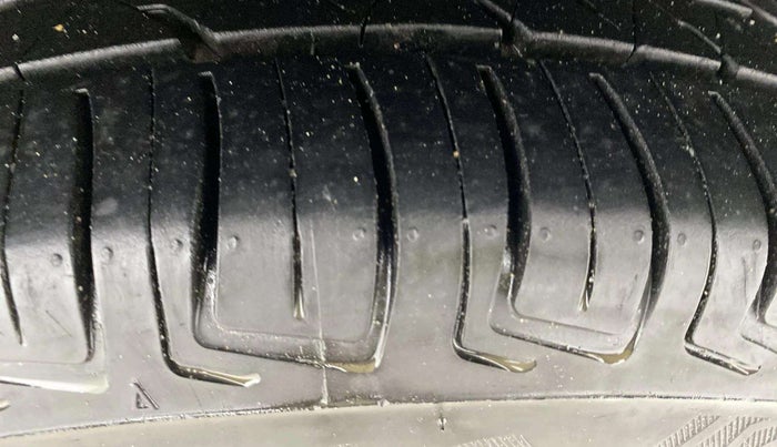 2022 Renault Kwid RXT 1.0 AMT, Petrol, Automatic, 45,414 km, Left Rear Tyre Tread