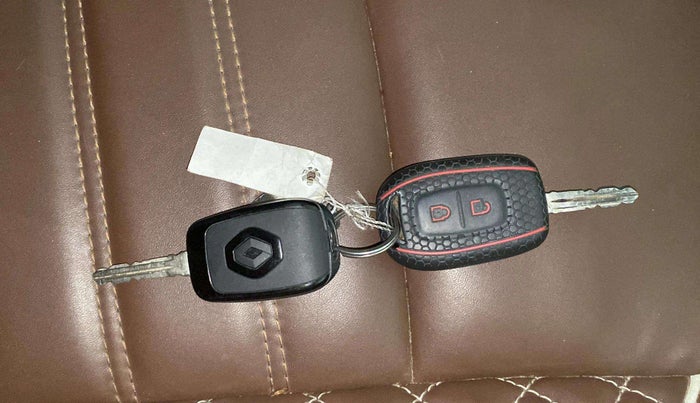 2021 Renault TRIBER RXT, Petrol, Manual, 61,626 km, Key Close Up
