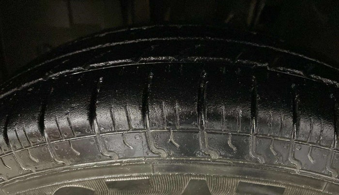 2021 Renault TRIBER RXT, Petrol, Manual, 61,626 km, Left Front Tyre Tread