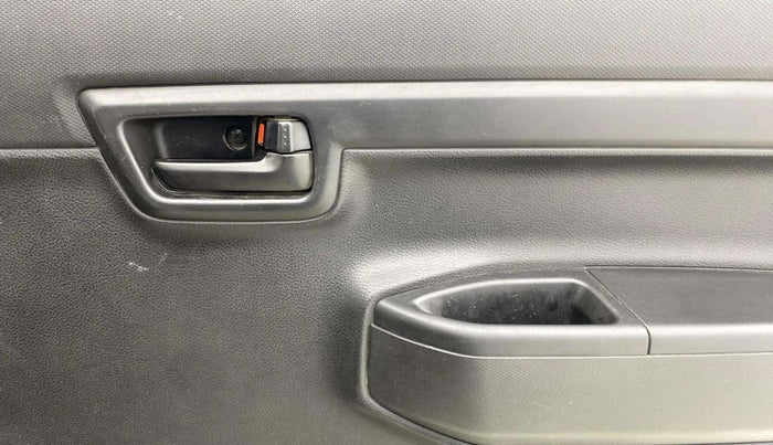 2022 Maruti S PRESSO VXI (O) CNG, CNG, Manual, 28,205 km, Driver Side Door Panels Control