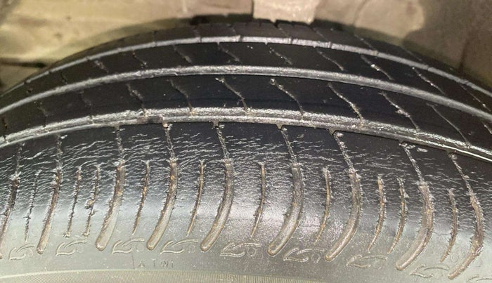 2022 Maruti S PRESSO VXI (O) CNG, CNG, Manual, 28,205 km, Left Front Tyre Tread
