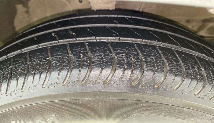 2022 Maruti S PRESSO VXI (O) CNG, CNG, Manual, 28,205 km, Right Front Tyre Tread