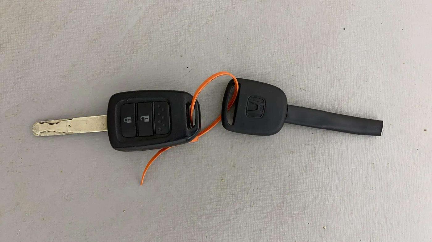 2021 Honda Amaze 1.2L I-VTEC S, Petrol, Manual, 1,11,329 km, Key Close Up