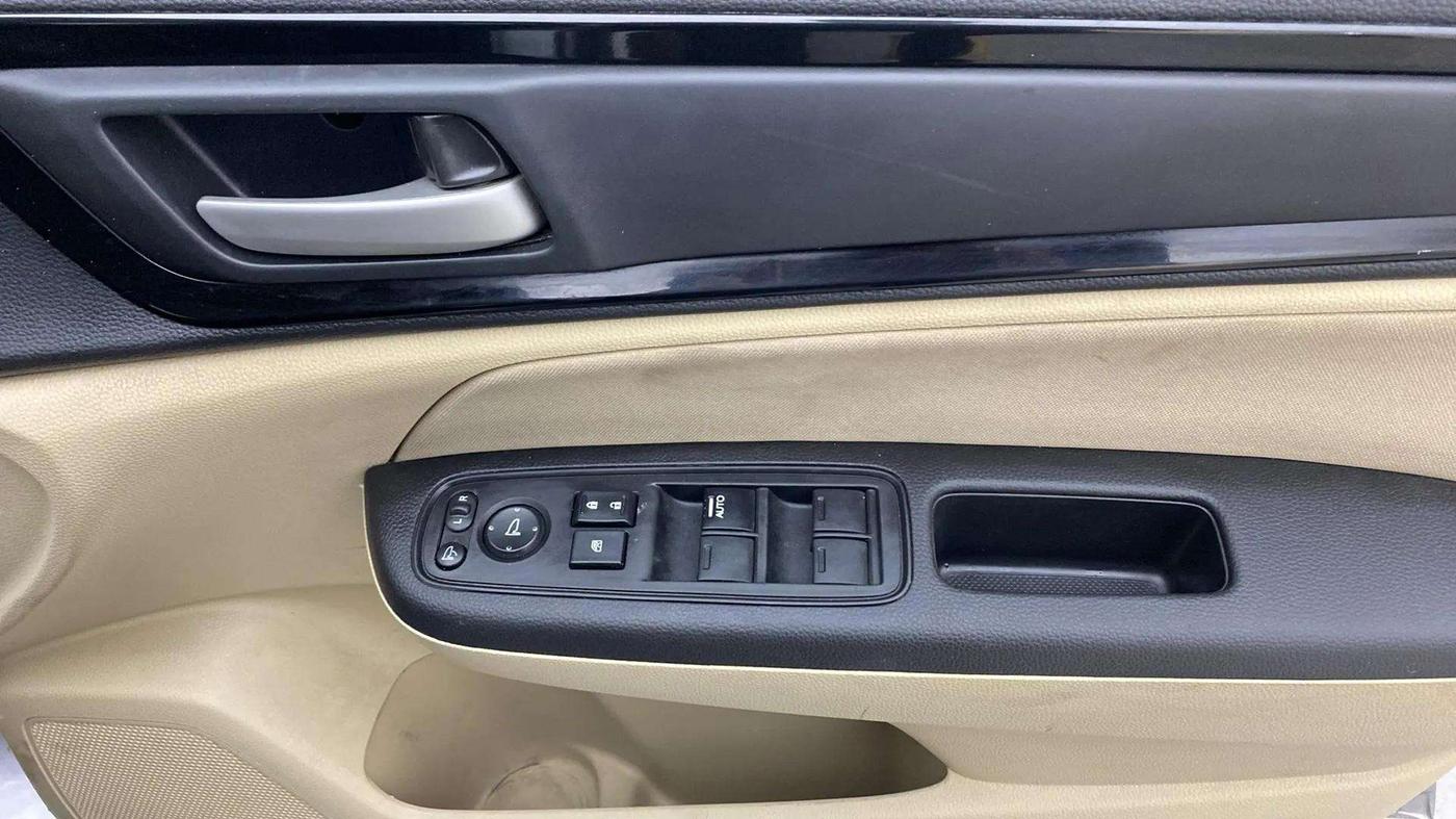 2021 Honda Amaze 1.2L I-VTEC S, Petrol, Manual, 1,11,329 km, Driver Side Door Panels Control