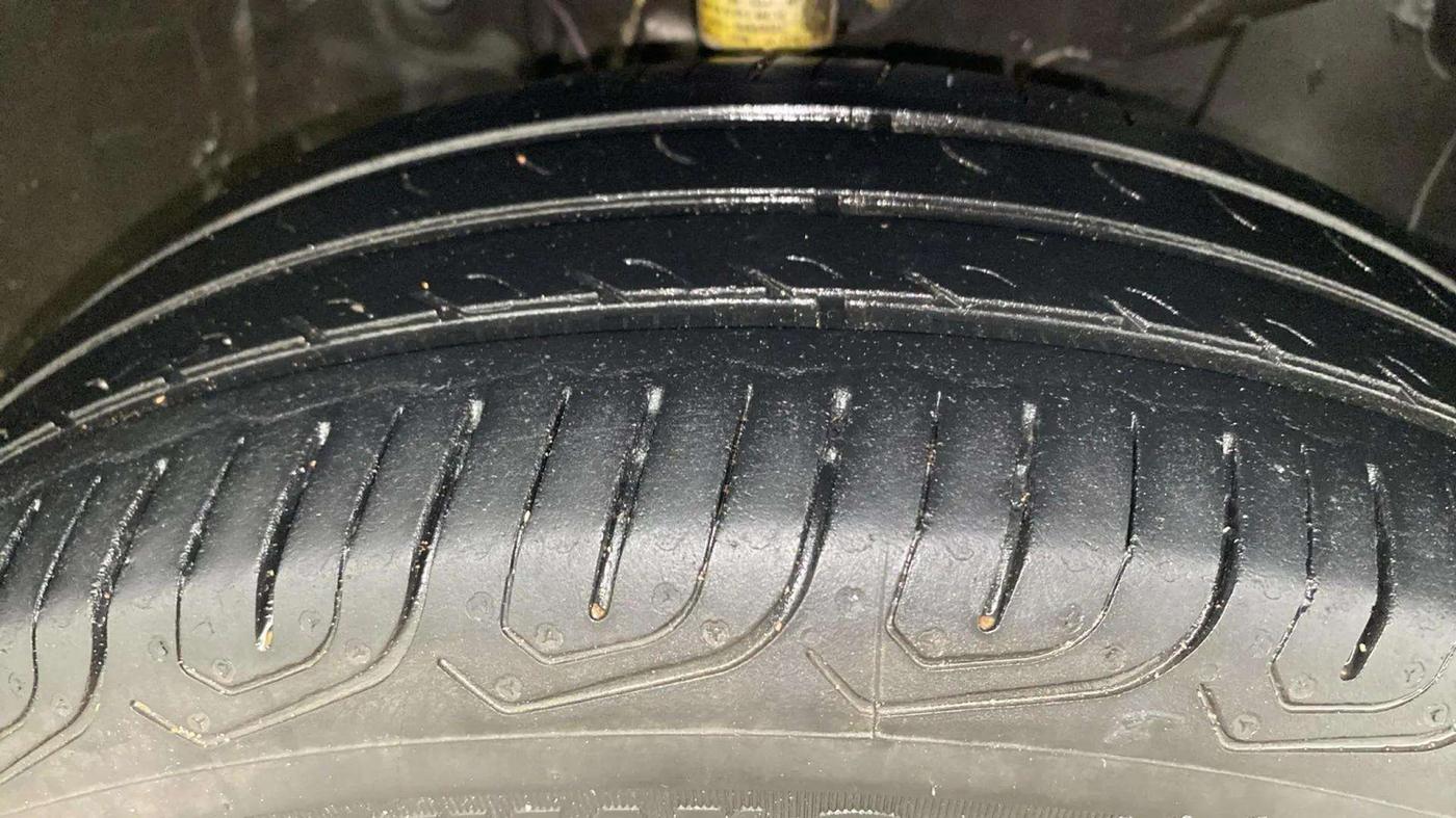 2021 Honda Amaze 1.2L I-VTEC S, Petrol, Manual, 1,11,329 km, Right Front Tyre Tread