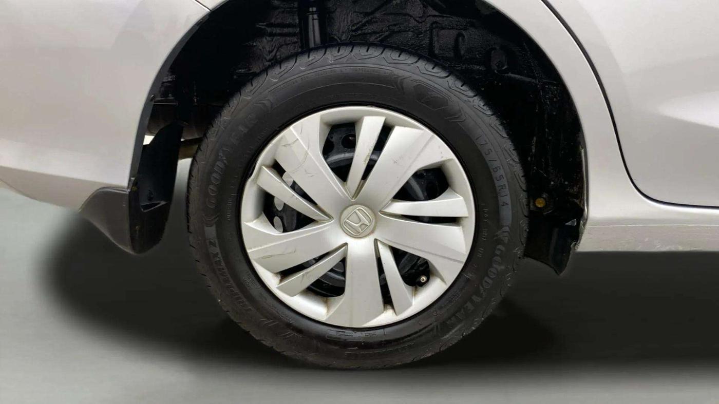 2021 Honda Amaze 1.2L I-VTEC S, Petrol, Manual, 1,11,329 km, Right Rear Wheel