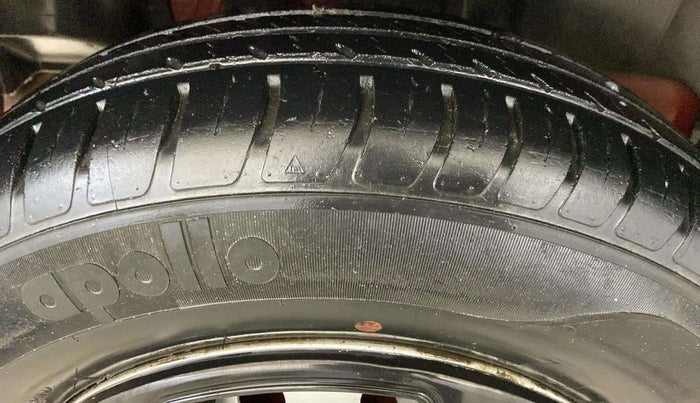 2019 Maruti Swift LXI D, Petrol, Manual, 63,177 km, Left Front Tyre Tread