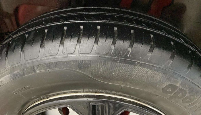 2019 Maruti Swift LXI D, Petrol, Manual, 63,177 km, Right Rear Tyre Tread