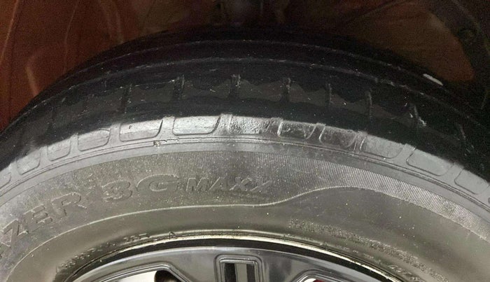 2019 Maruti Swift LXI D, Petrol, Manual, 63,177 km, Right Front Tyre Tread