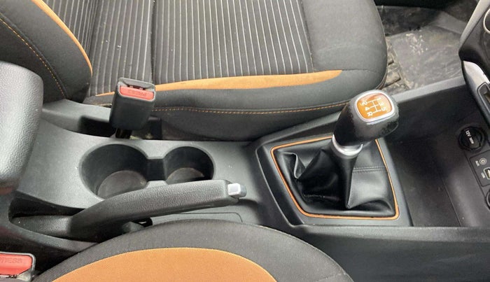 2017 Hyundai i20 Active 1.2 SX, Petrol, Manual, 82,856 km, Gear Lever