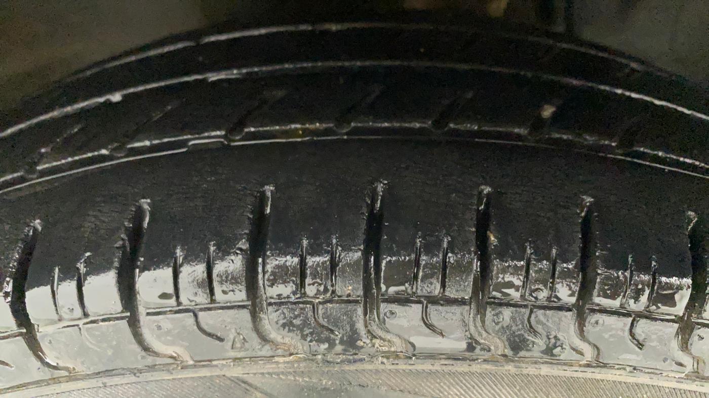 2016 Maruti Alto 800 VXI, Petrol, Manual, 27,867 km, Left Front Tyre Tread