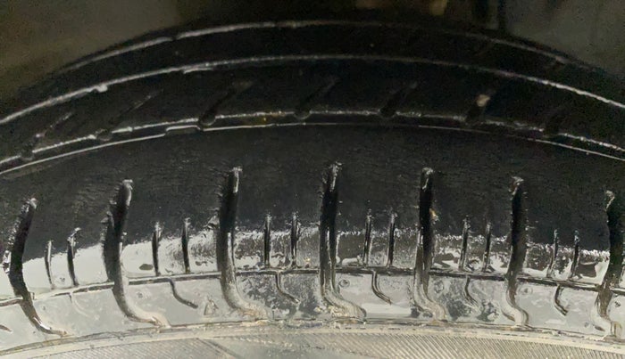 2016 Maruti Alto 800 VXI, Petrol, Manual, 27,867 km, Left Front Tyre Tread
