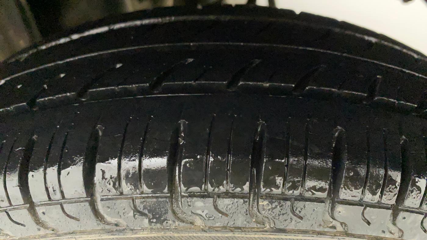 2016 Maruti Alto 800 VXI, Petrol, Manual, 27,867 km, Left Rear Tyre Tread