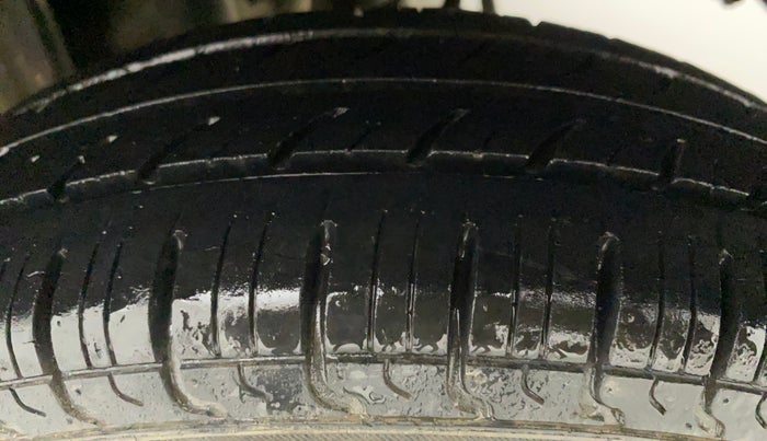 2016 Maruti Alto 800 VXI, Petrol, Manual, 27,867 km, Left Rear Tyre Tread