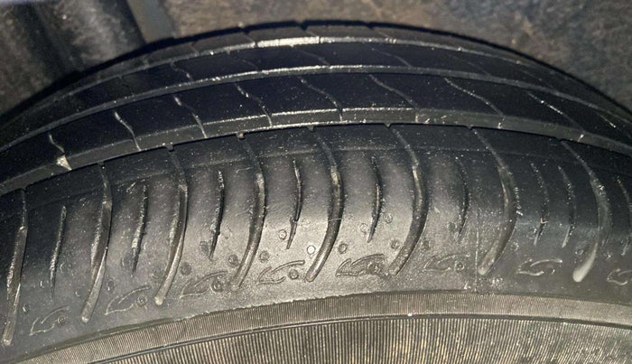 2018 Maruti Ciaz DELTA 1.5 SHVS MT PETROL, Petrol, Manual, 56,205 km, Left Rear Tyre Tread