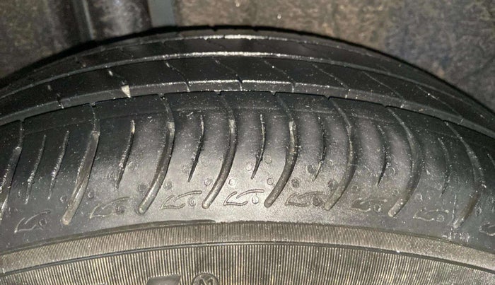 2018 Maruti Ciaz DELTA 1.5 SHVS MT PETROL, Petrol, Manual, 56,205 km, Right Rear Tyre Tread