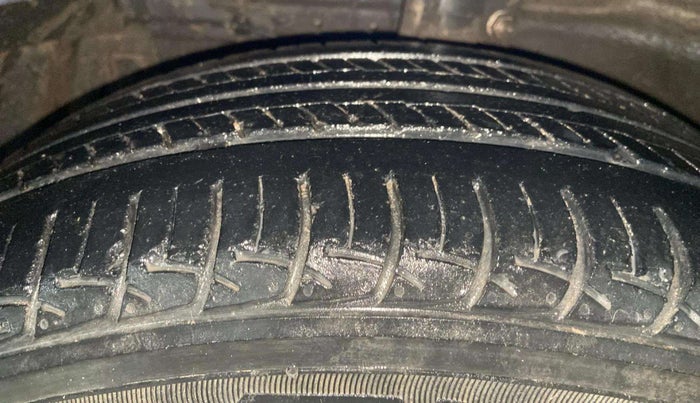 2018 Maruti Ciaz DELTA 1.5 SHVS MT PETROL, Petrol, Manual, 56,205 km, Left Front Tyre Tread