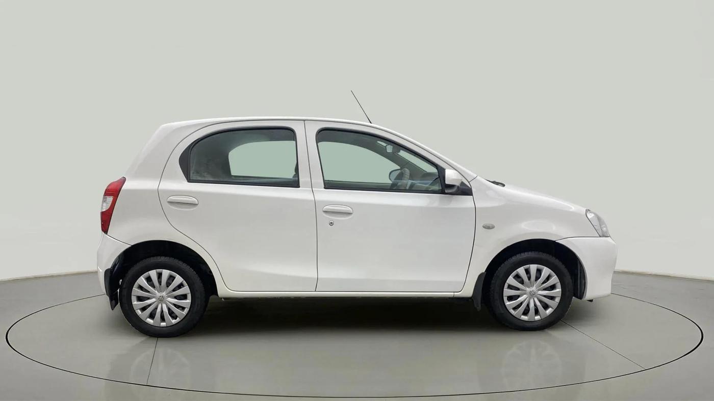 2015 Toyota Etios Liva G, Petrol, Manual, 50,085 km, Right Side View
