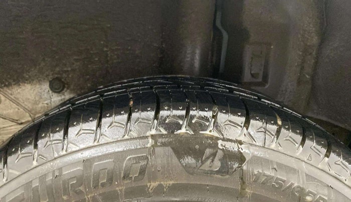 2015 Toyota Etios Liva G, Petrol, Manual, 50,085 km, Left Front Tyre Tread