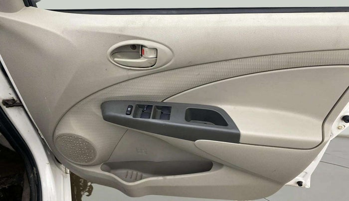 2015 Toyota Etios Liva G, Petrol, Manual, 50,085 km, Driver Side Door Panels Control