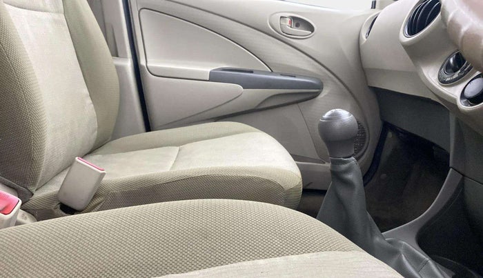 2015 Toyota Etios Liva G, Petrol, Manual, 50,085 km, Gear Lever