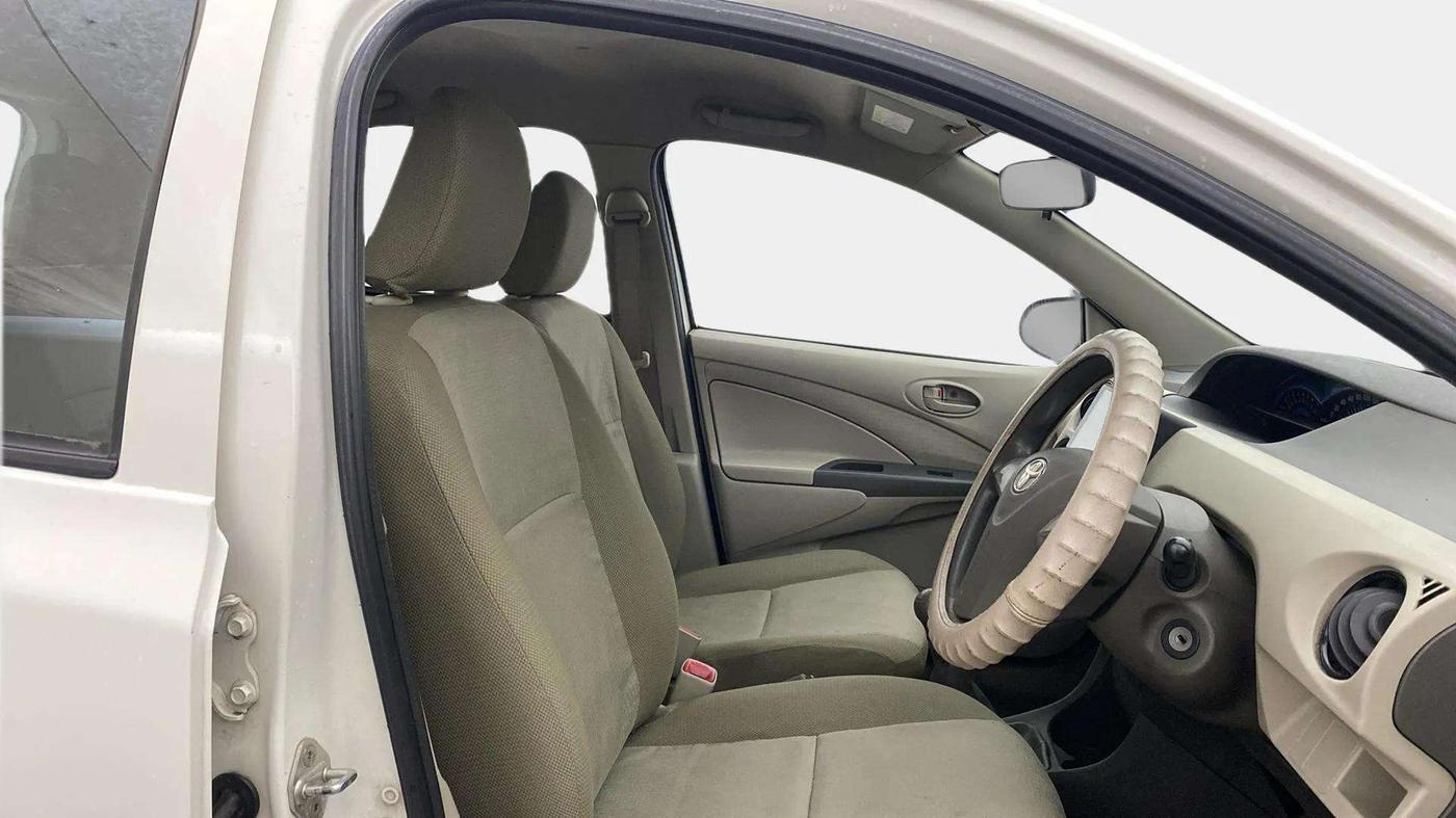 2015 Toyota Etios Liva G, Petrol, Manual, 50,085 km, Right Side Front Door Cabin